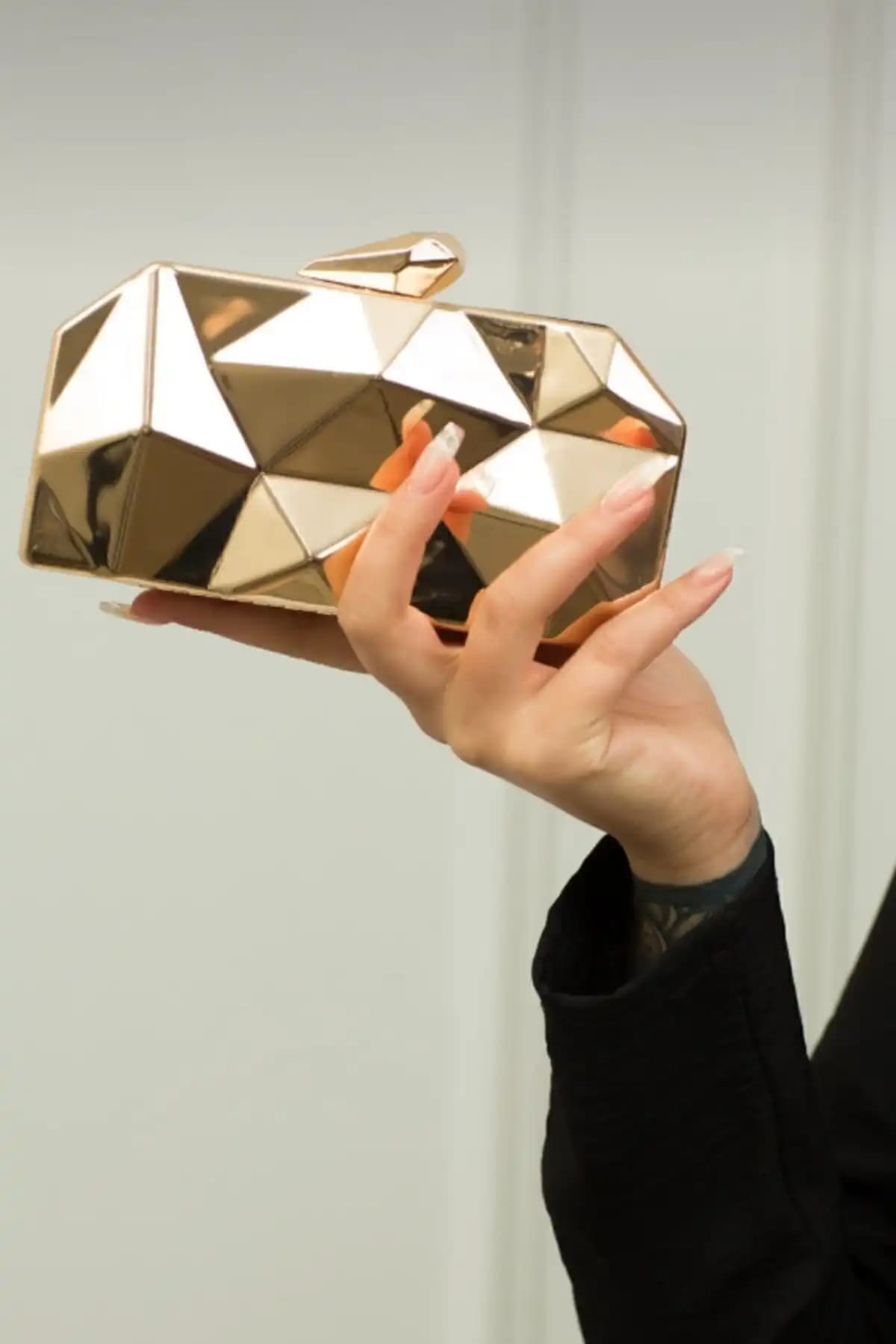 Moom Bag Kadın Gold Metal Abiye Çanta Şık ve Dayanıklı Gece Aksesuarı