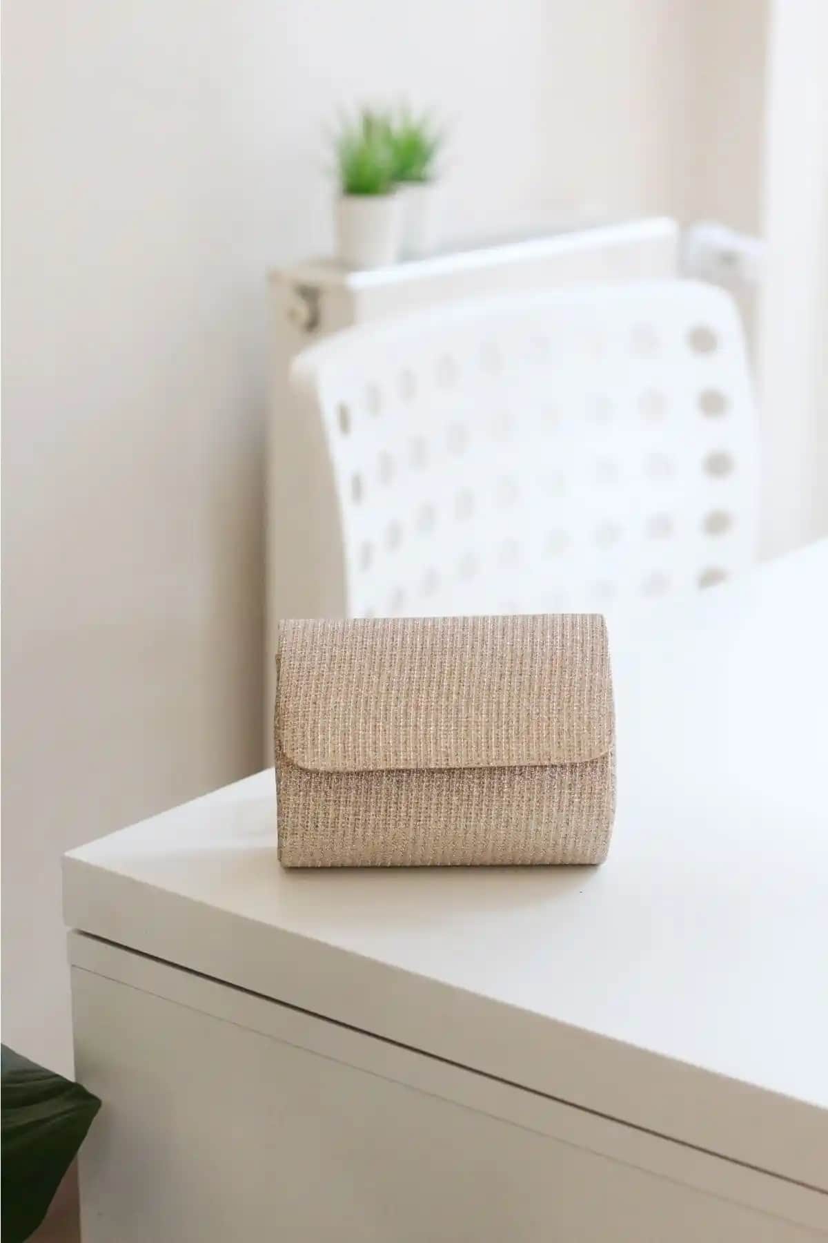 Moom Bag Kadın Gold Mini Portföy Abiye Çanta Şıklık ve Kullanışlılığın Birleşimi