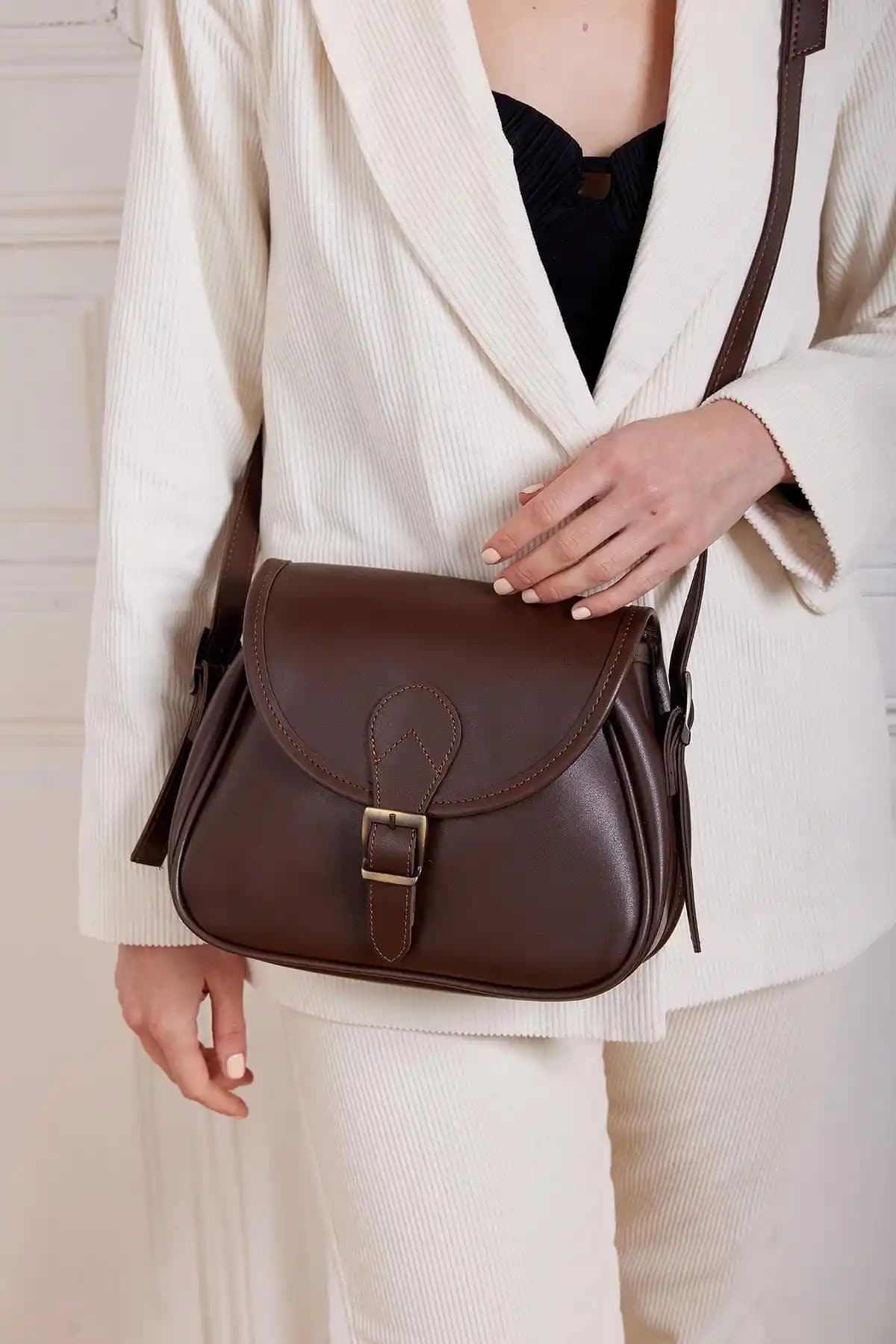 Mopia ve Yuka Atelier Nou Kadın Çantaları Karşılaştırması Günlük Kullanım İçin En İyi Seçenekler