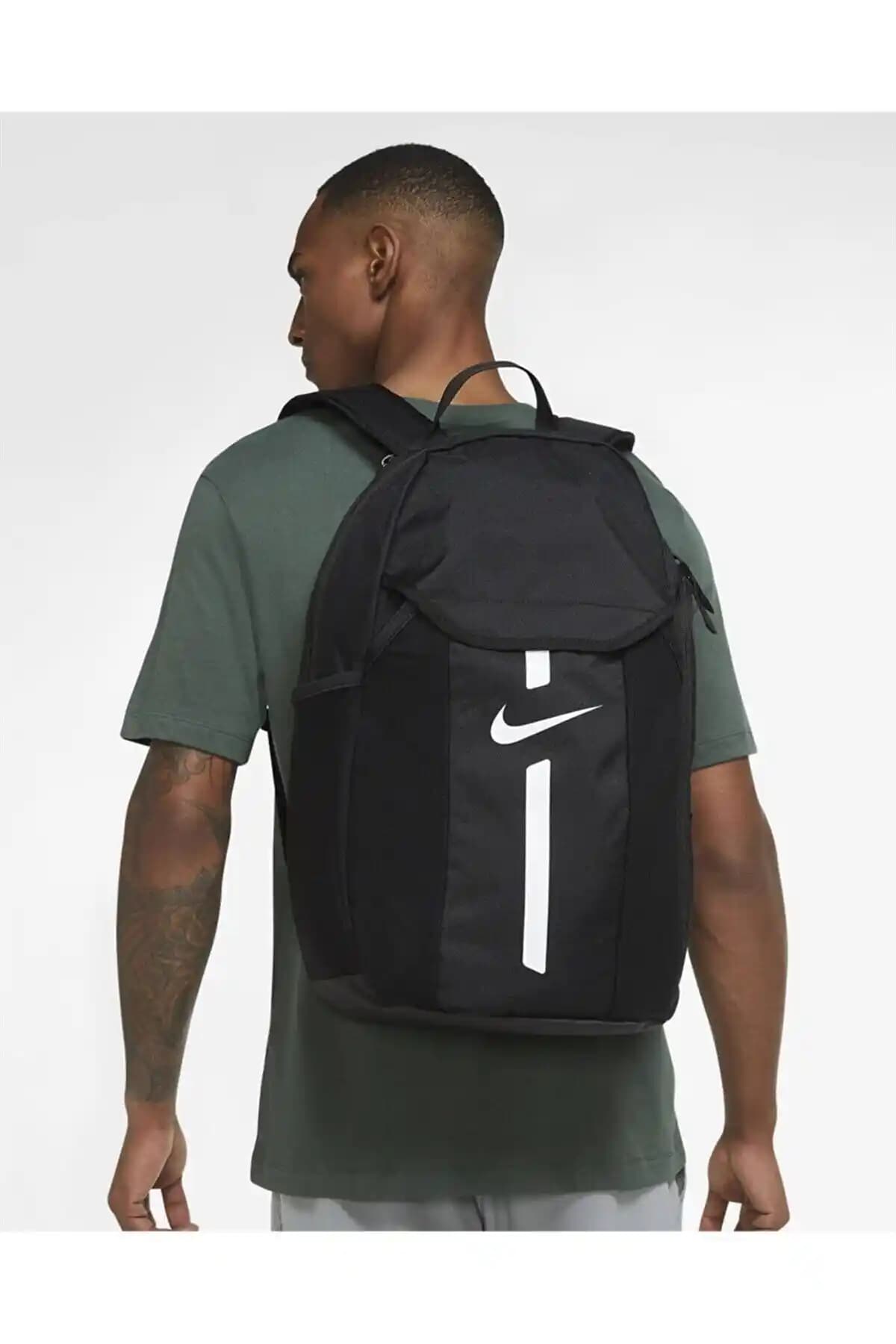 Nike B2 ve Nike Elmntl Bkpk Sırt Çantaları Karşılaştırması ve Kullanıcı Yorumları