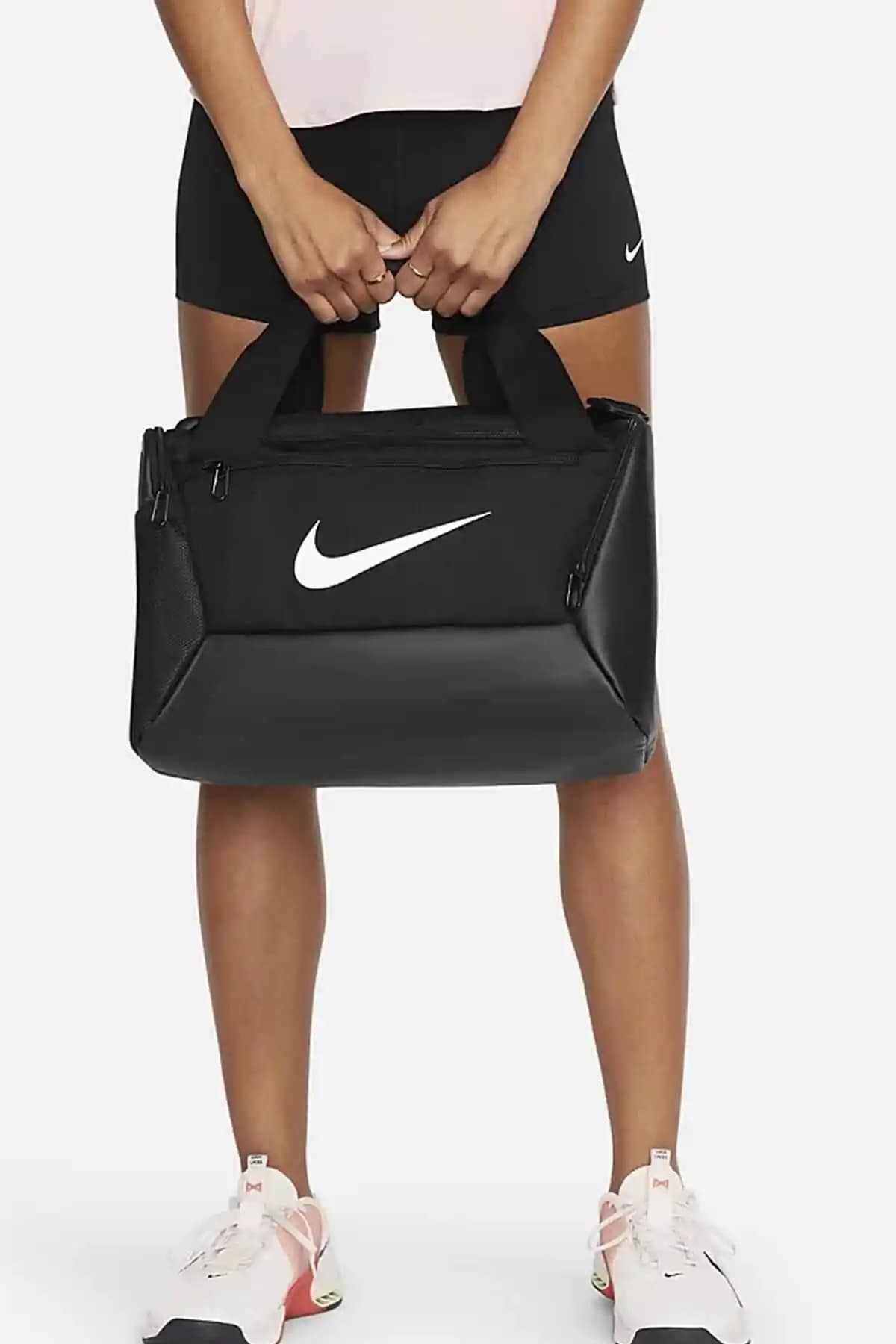 Nike Spor Çantaları Karşılaştırması: Antrenman ve Günlük Kullanım İçin En İyi Seçenekler