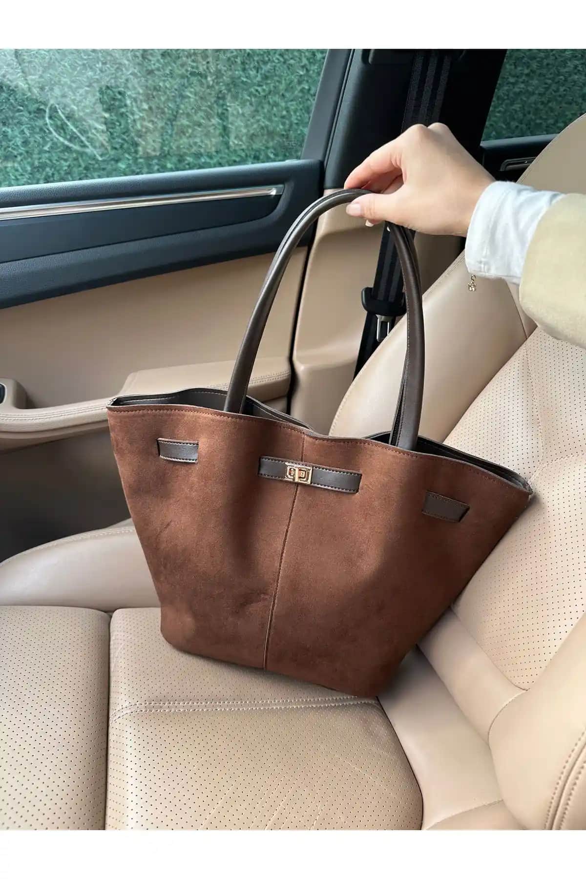 Nothing Kadın Kahve Süet Deri Çanta Modern Tasarım ve Kullanışlılık Sunar