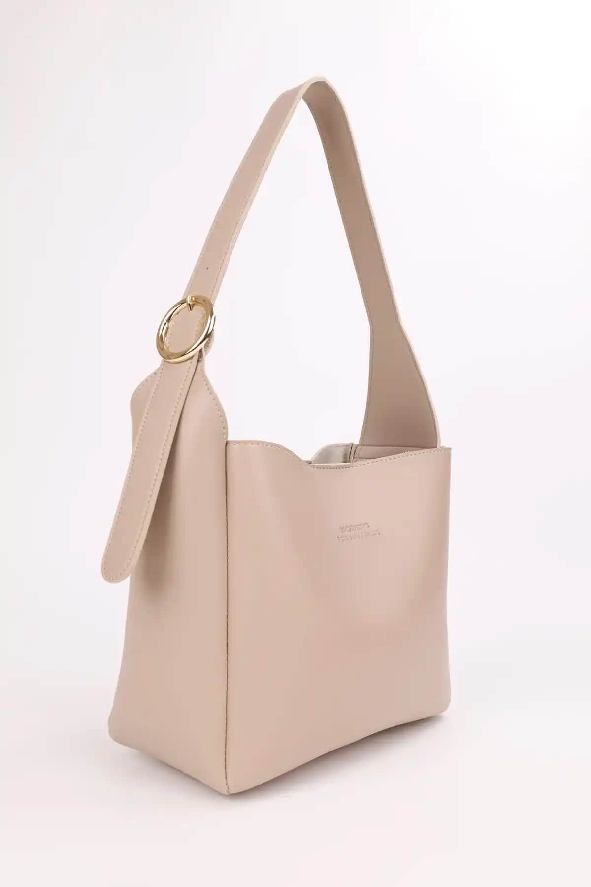 Nothing markasının zarif ve sürdürülebilir kadın çantası, şık tasarımı ve fonksiyonelliğiyle günlük kullanım için ideal