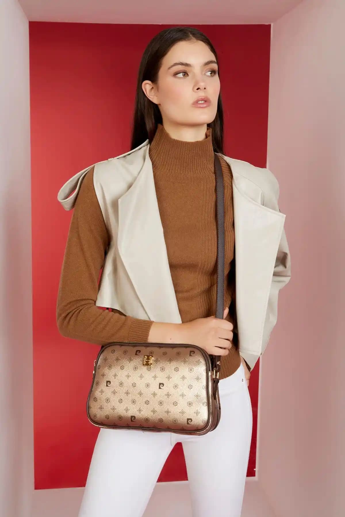 Pierre Cardin Altın Monogram Kadın Omuz Çantası Günlük ve Özel Kullanım İçin Şık Tasarım