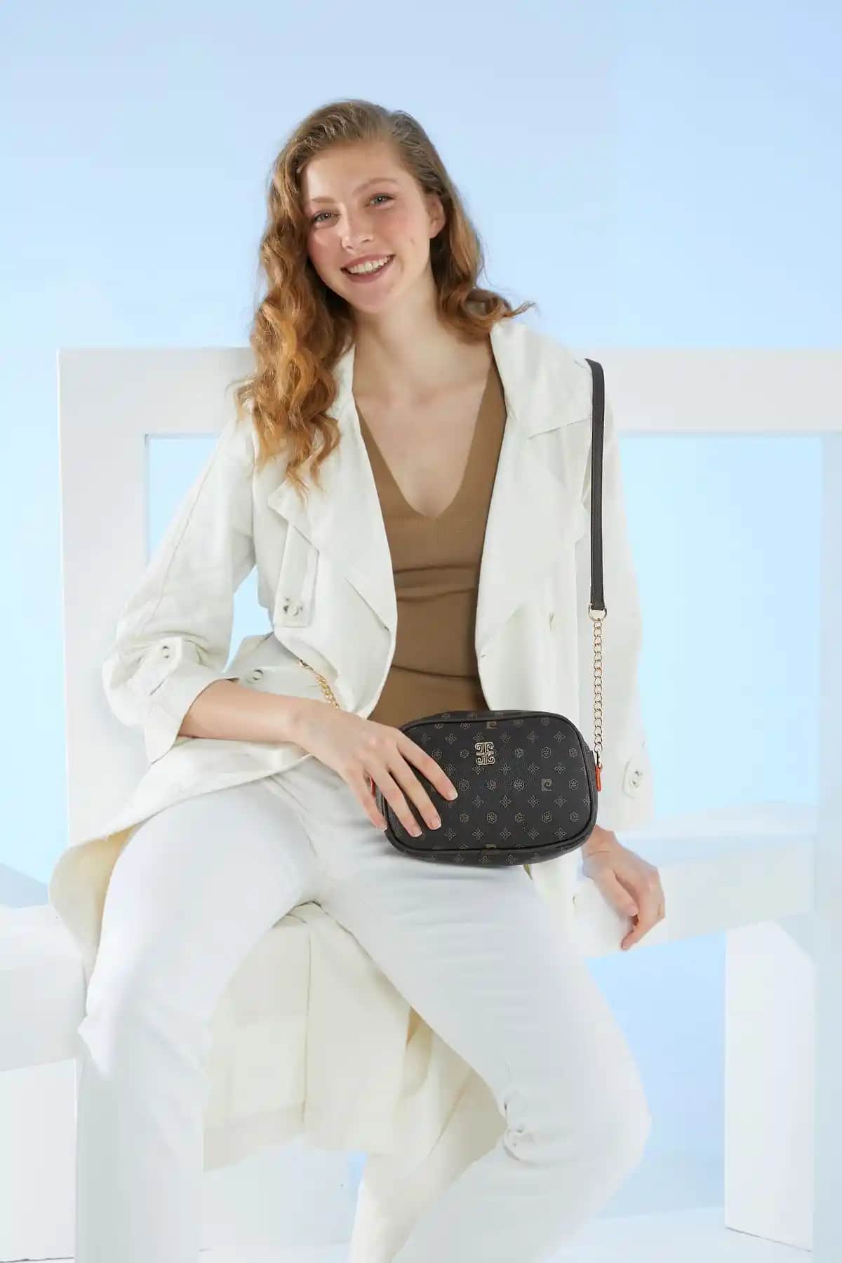 Pierre Cardin Kadın Monogram Kahve Omuz Çantası Şıklık ve Fonksiyonelliğin Buluşması