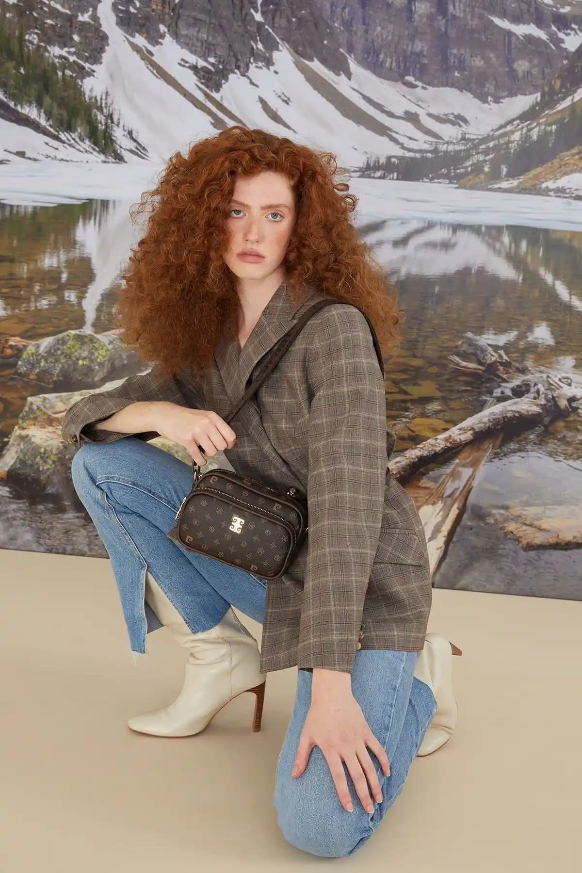 Pierre Cardin Kahve Monogram Kadın Omuz Çantası: Şık ve Dayanıklı Günlük Kullanım Çantası