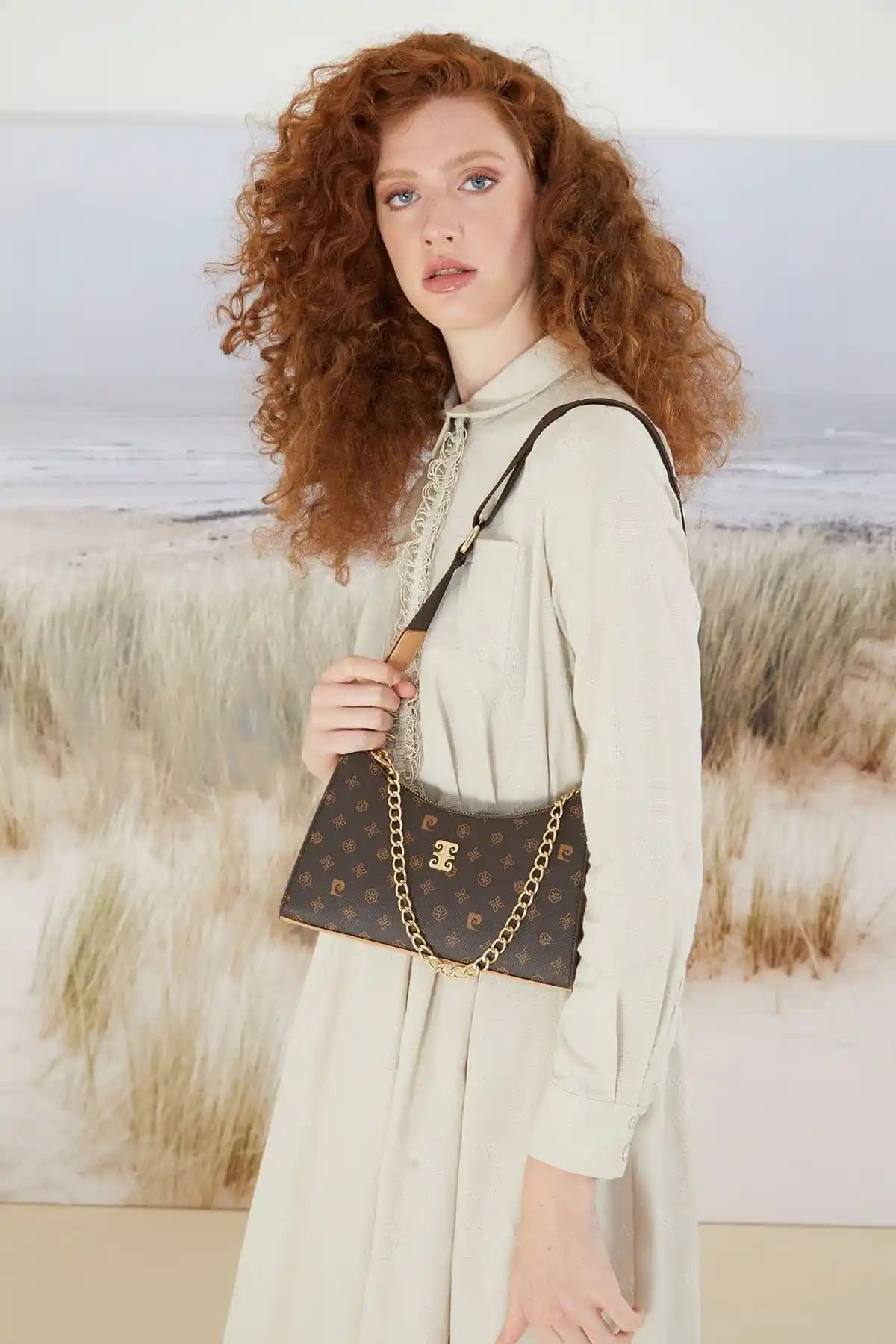 Pierre Cardin Kahve Monogram Kadın Omuz Çantası Şık ve Kullanışlı Tasarım Özellikleri