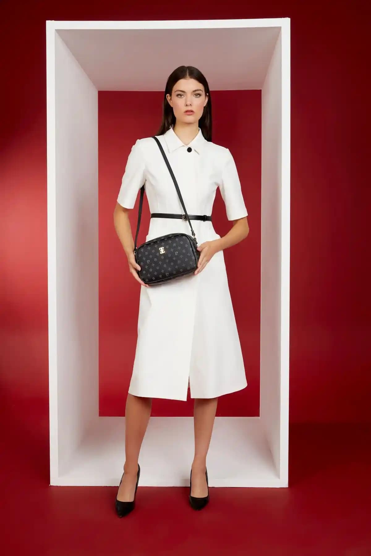 Pierre Cardin Siyah Monogram Kadın Omuz Çantası Günlük Şıklık ve Fonksiyonellik Sunar