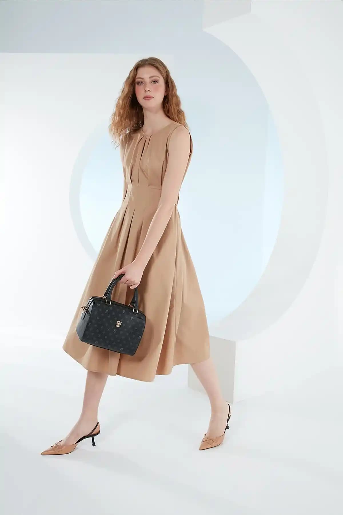 Pierre Cardin Siyah Monogram Kadın Omuz Çantası: Şıklık ve İşlevselliğin Birleşimi