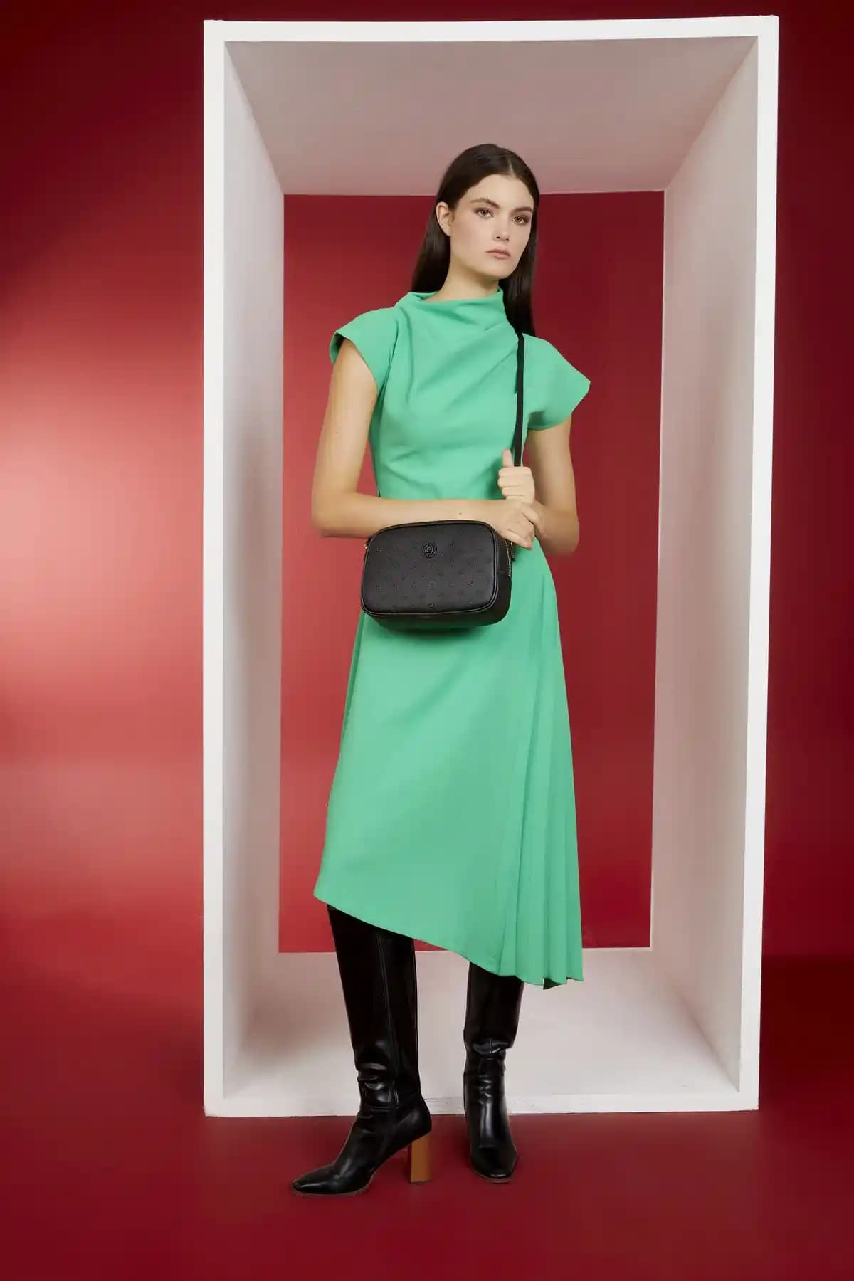 Pierre Cardin Siyah Print Kadın Omuz Çantası Günlük Şıklık ve Kullanışlılık Sunar