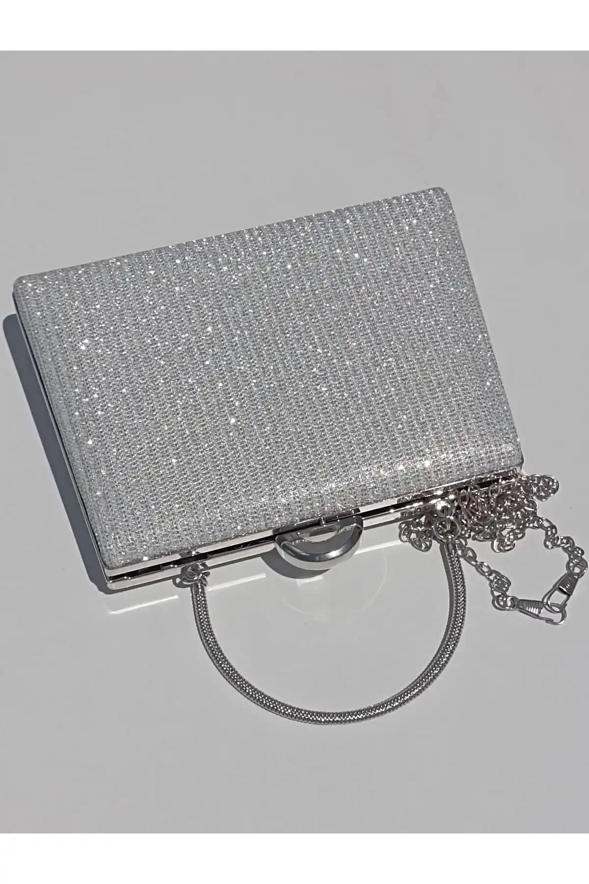 Şarra Gossi Abiye Çanta Simli Güç modeli gece ve özel davetler için şık ve dayanıklı aksesuar