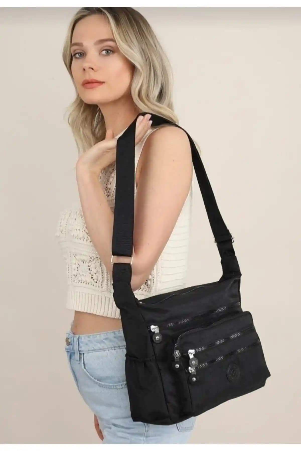 Selma Demir Castel Siyah Kadın Çantası Geniş Bölmeli ve Ayarlanabilir Askılı Tasarım