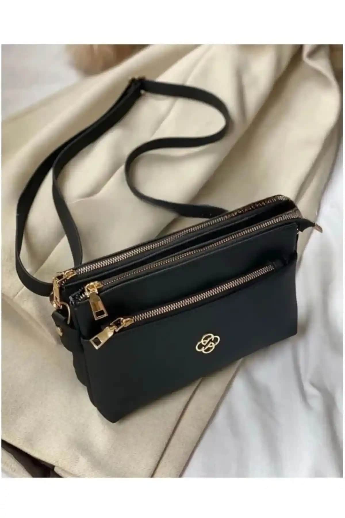 Selma Demir Kadın Siyah Lacost Deri 3 Bölmeli Omuz Çantası Şıklık ve Fonksiyonellik Bir Arada