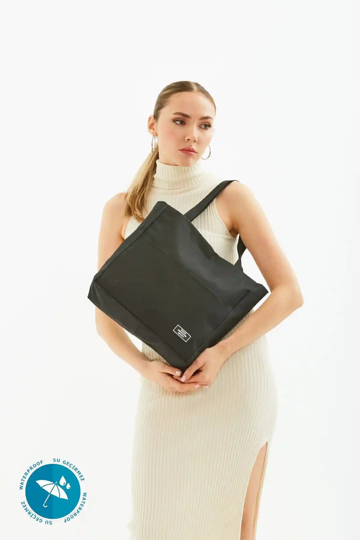 Shaka Siyah U24 Kadın Çantası Geniş İç Hacimli ve Su Geçirmez Tasarım