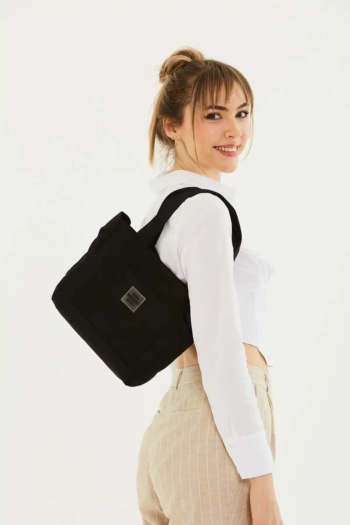 Shaka Siyah U37 Çıt Çıt Kapatmalı Kanvas Günlük Kadın Çantası Özellikleri ve Kullanım Avantajları