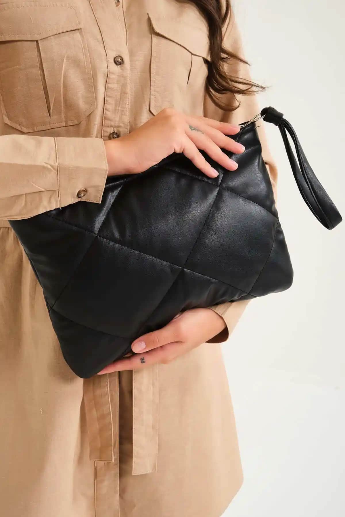 Simfa Kadın Siyah Deri Kapitone Clutch Çanta Günlük ve Şık Kullanım İçin Uygun