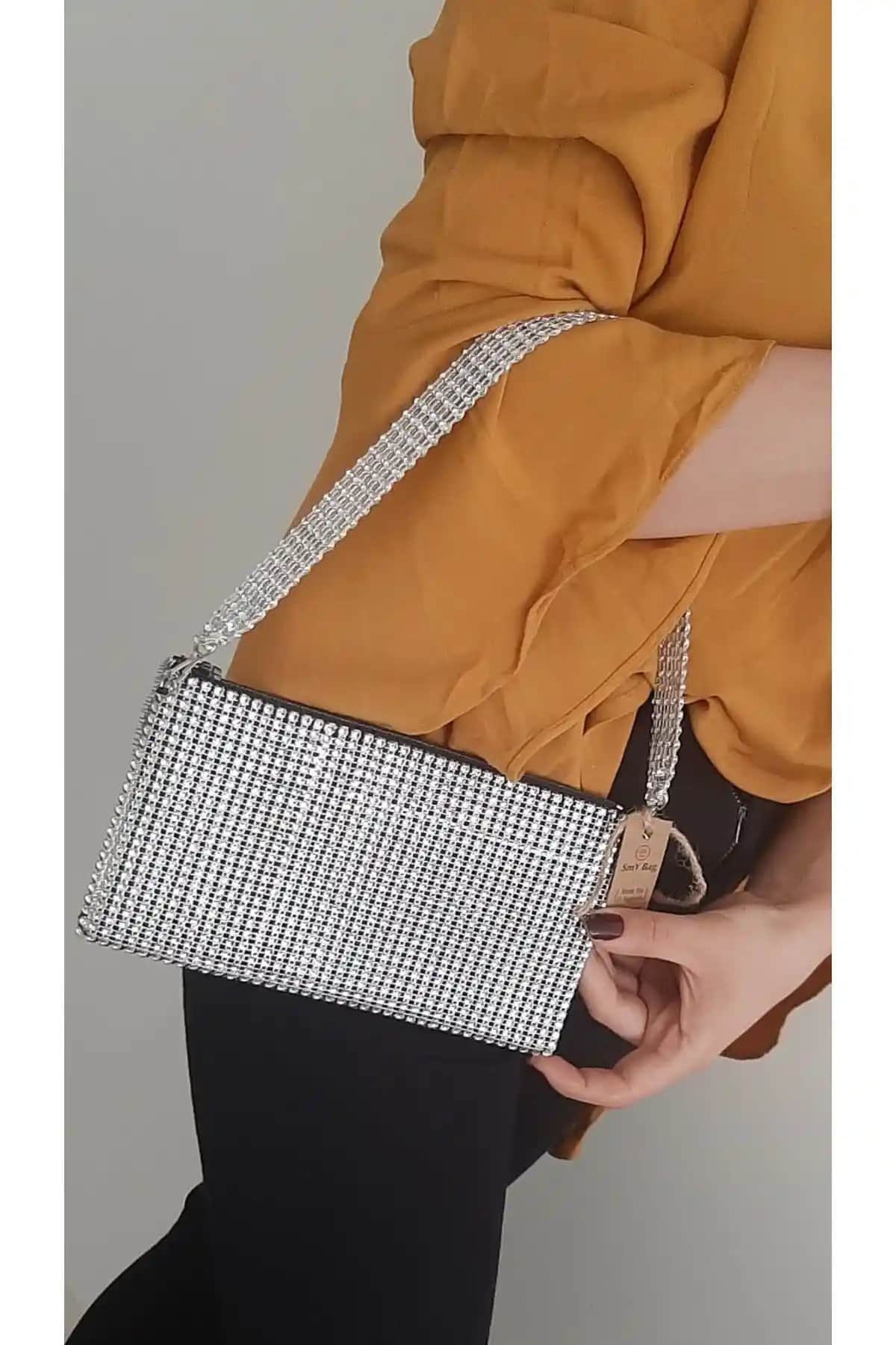 SmY Bag Kristal Taş Görünümlü ve Parlak Taşlı Abiye Çanta Karşılaştırması