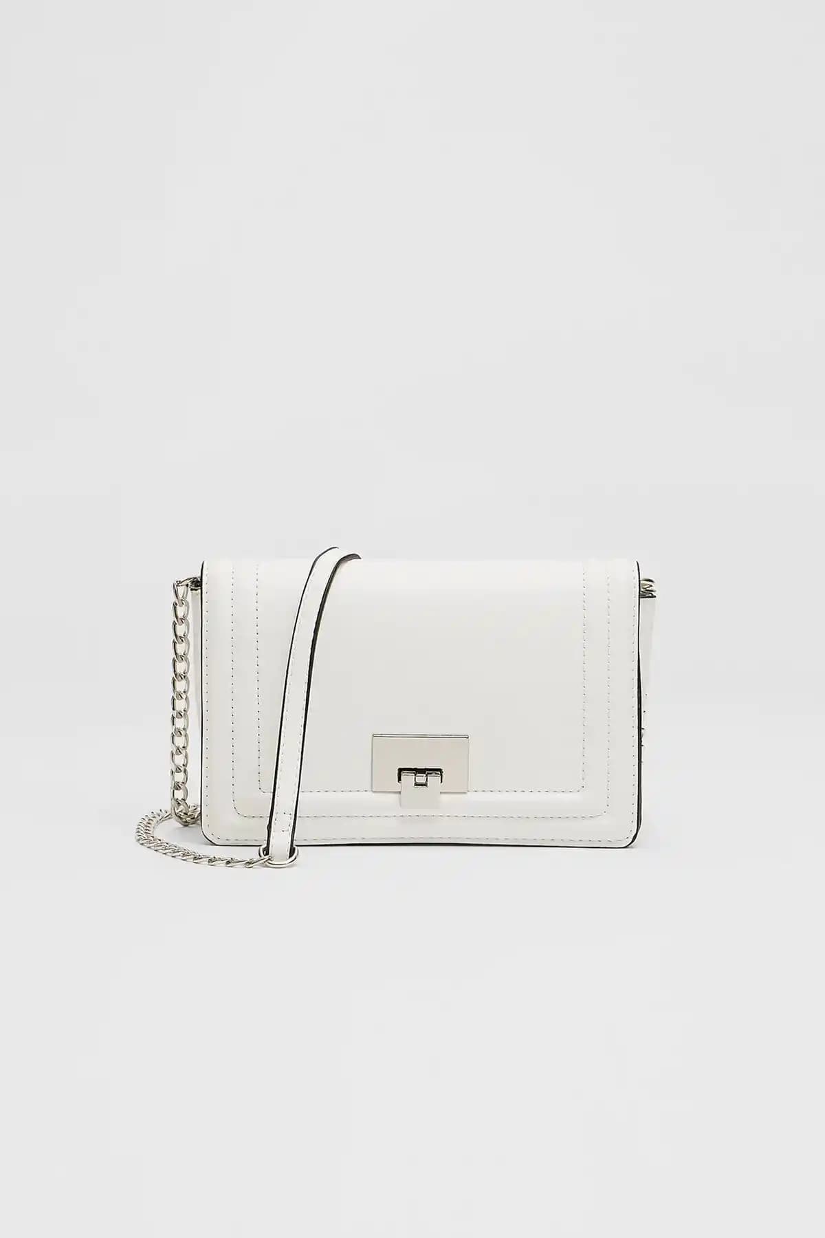 Stradivarius STD Kapamalı Çapraz Askılı Çanta: Modern ve Zarif Günlük Kullanım Aksesuarı