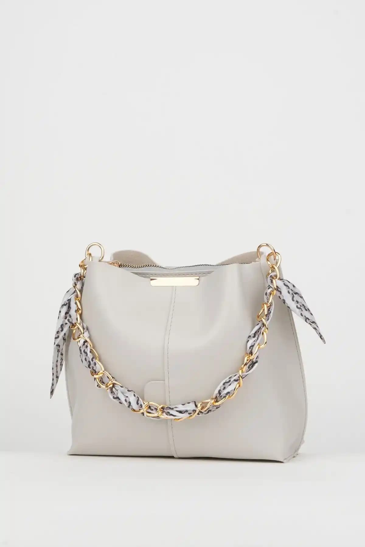 Vivaq Kadın Fularlı Açık Gri Zincir Aksesuarı Yuvarlak Deri Çanta Özellikleri ve Kullanım İpuçları