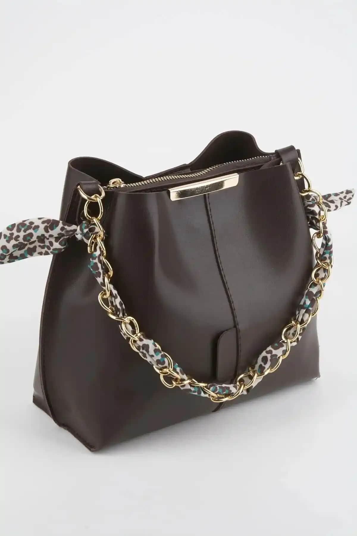 Vivaq Kadın İçin Modern ve Şık Fular Detaylı Zincirli Deri Çanta Özellikleri