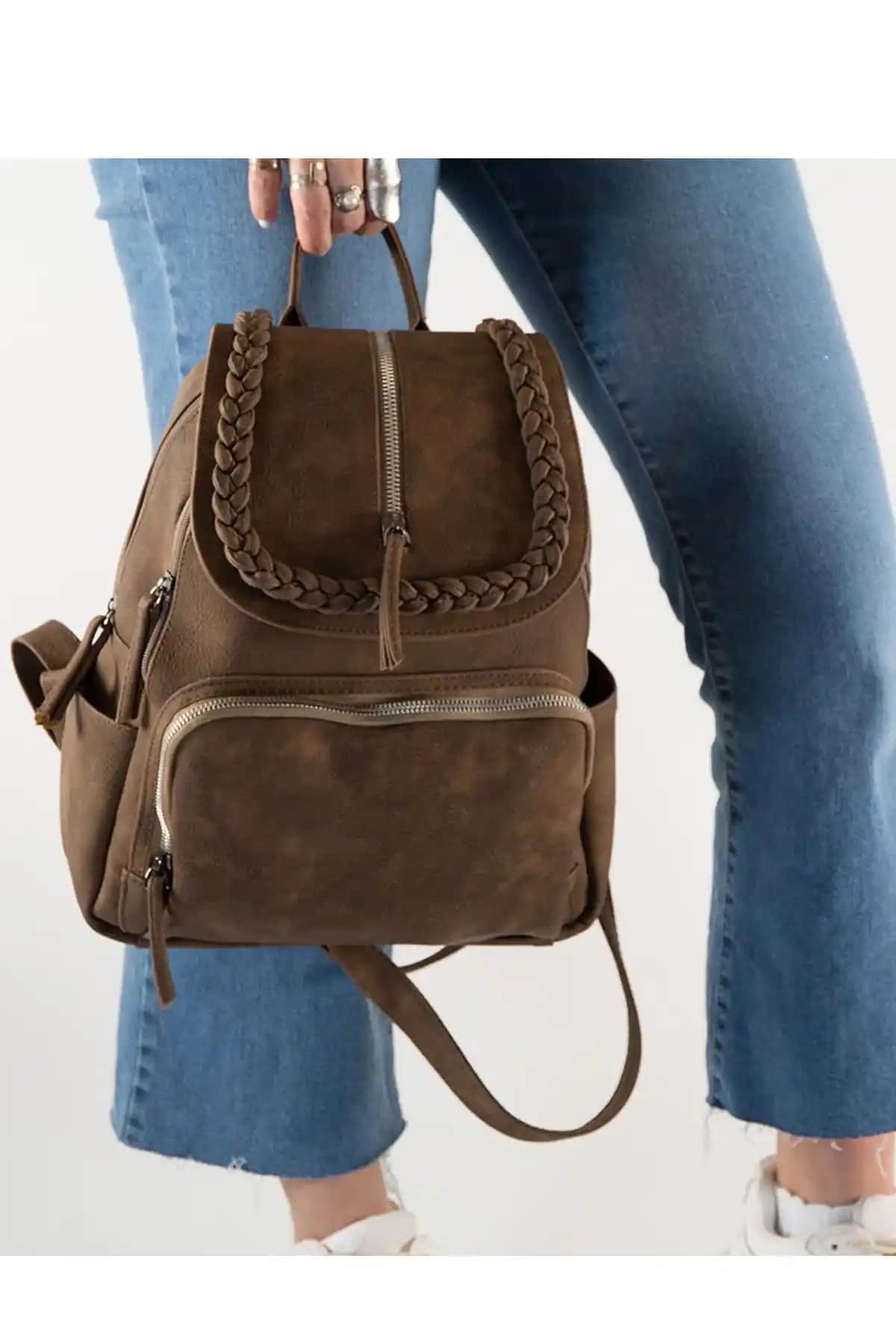 Viyana Deri Sırt Çantası: Şıklık ve İşlevselliği Bir Arada Sunan Modern Kadın Çantası