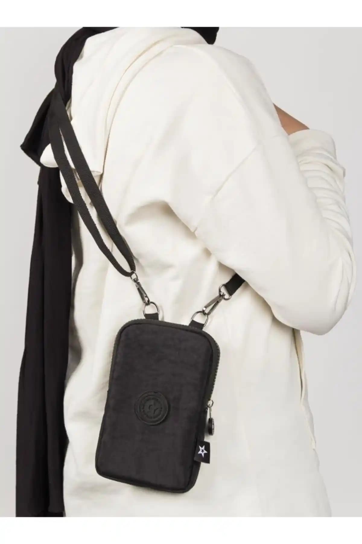 Yeni Siyah Polo Kadın Çantası: Şıklık ve Fonksiyonellik Bir Arada