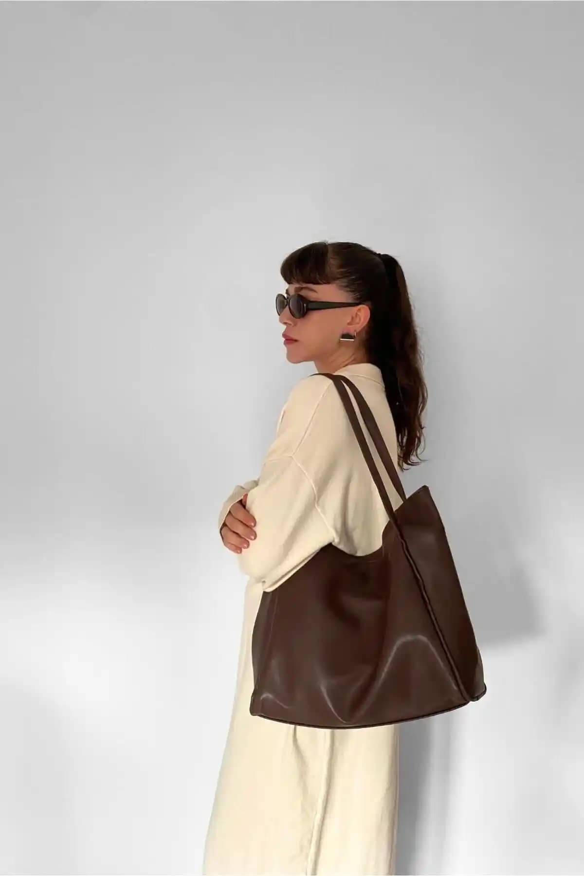 Yuka Atelier Nou Kahverengi ve Lacivert Çanta Karşılaştırması Günlük Kullanım İçin Uygun Modeller