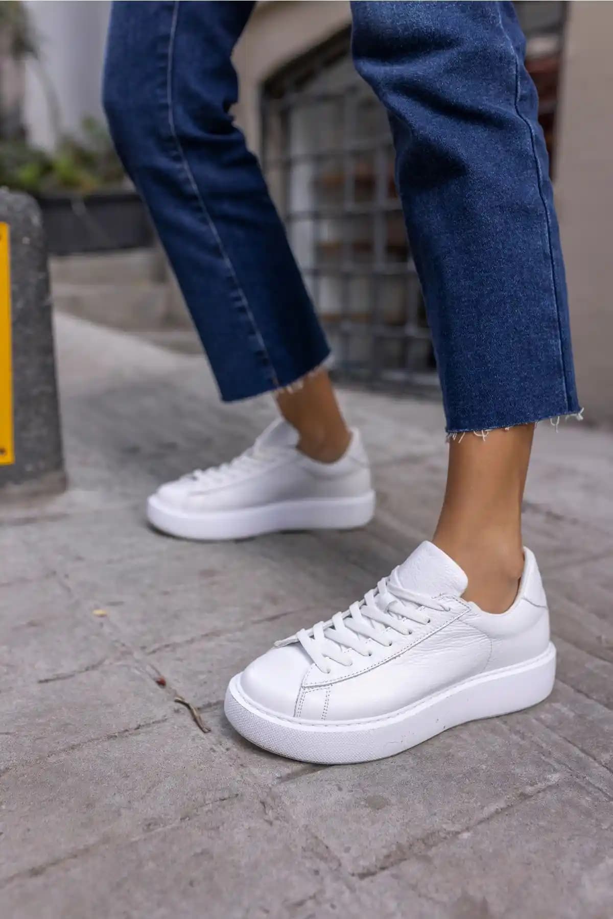 Angelina Jones Beyaz ve Siyah Deri Ayakkabı Karşılaştırması Günlük Kullanım ve Konfor Özellikleri