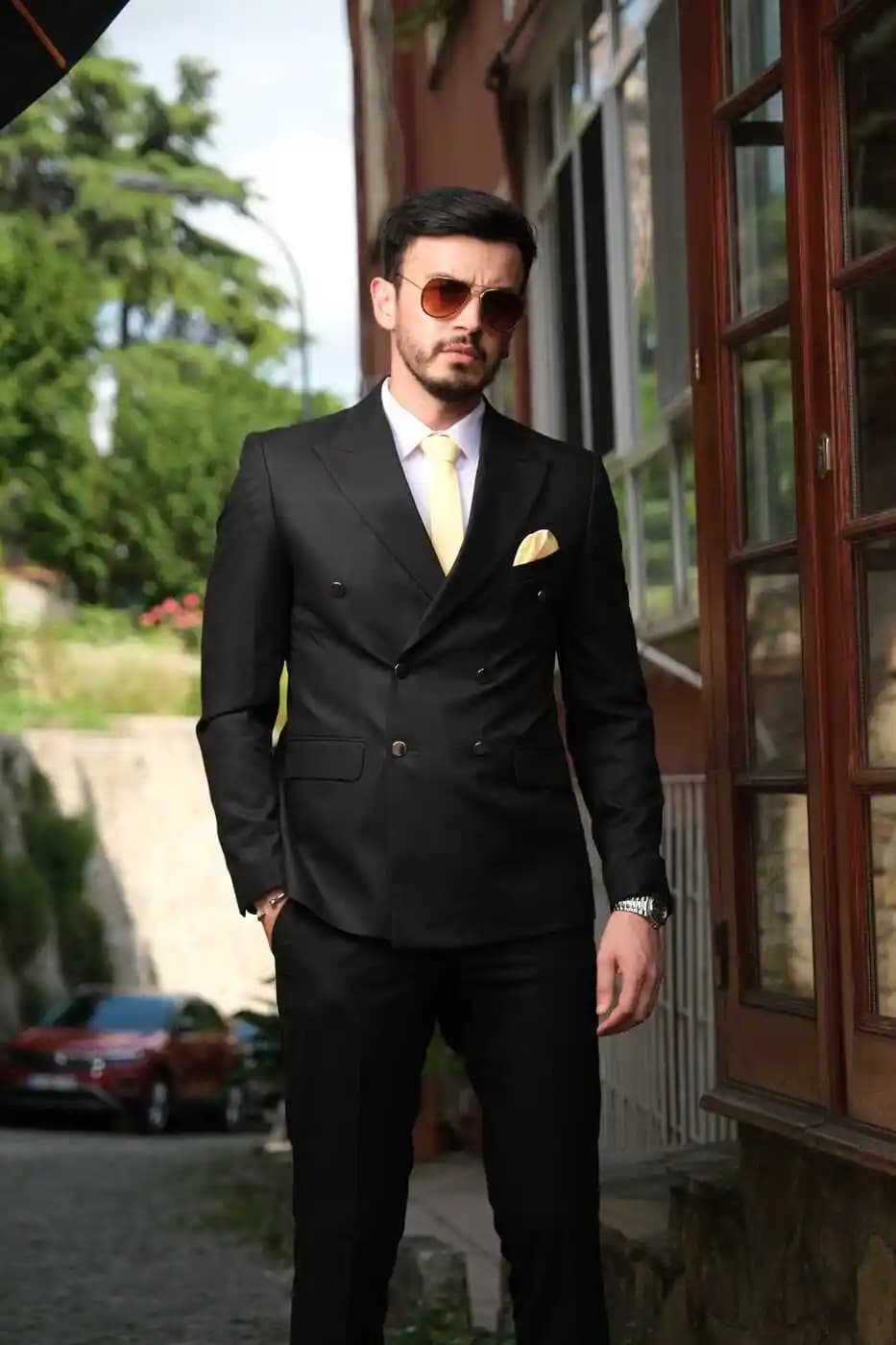 Erkek Takım Elbise Markaları ve Moda Dünyasındaki Yeri Hakkında Detaylı Bilgi