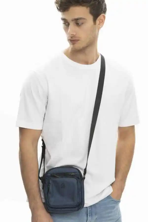 Erkekler İçin Kol Çantası Seçimi ve Trendler: Stil ve Fonksiyonellik Rehberi