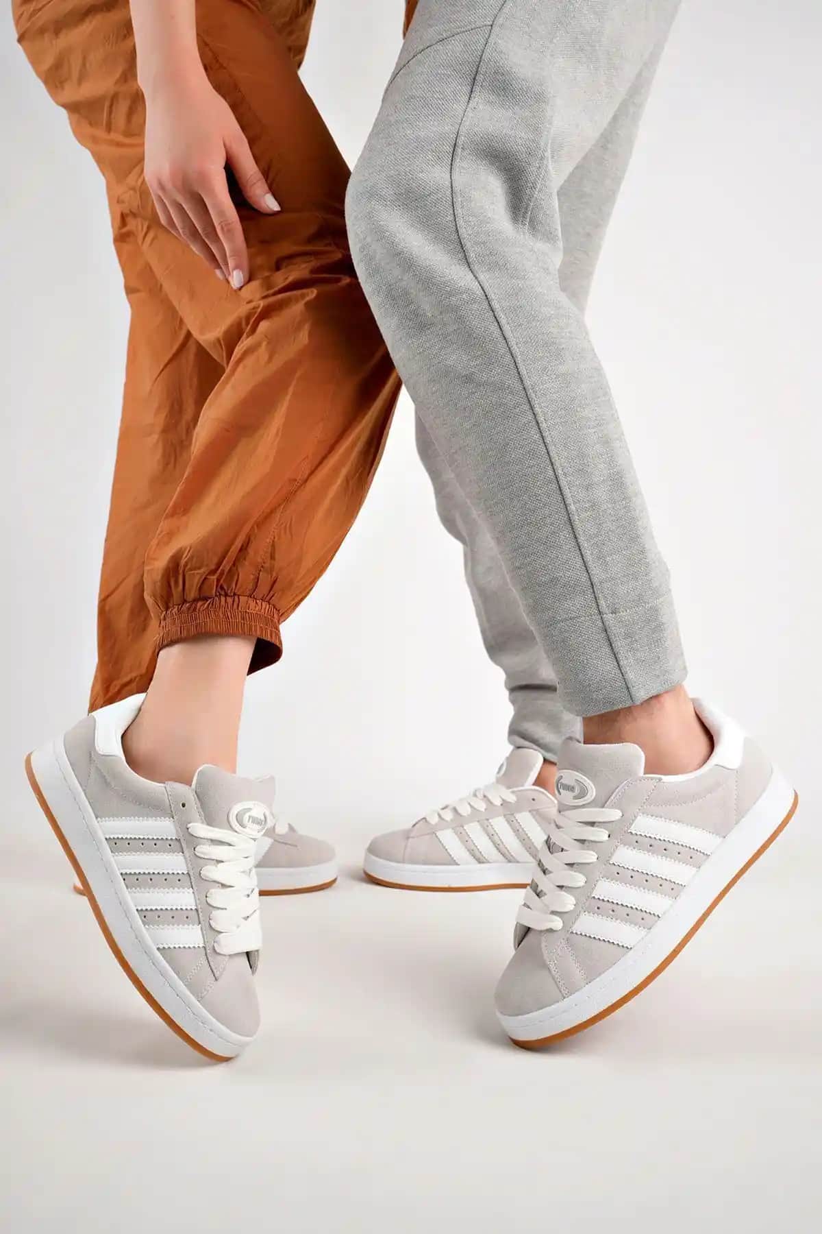 Freemax Spor Sneaker Ayakkabı Karşılaştırması: Buz ve Lacivert Modellerinin Özellikleri