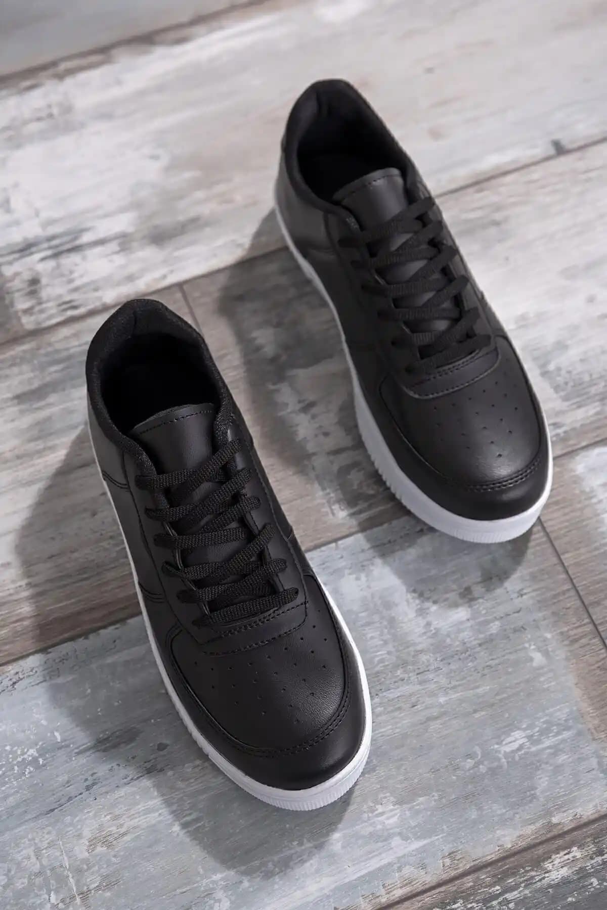 Genel Markalar Unisex Spor Ayakkabı ve SOHO Beyaz Kadın Sneaker Karşılaştırması