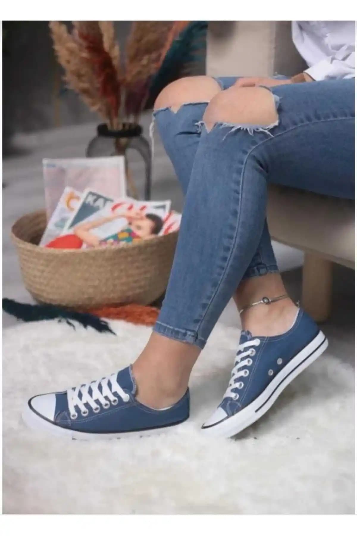 İbrahim Müslü ve Sicilia Outdoors Kadın ve Unisex Spor Ayakkabıları Karşılaştırması