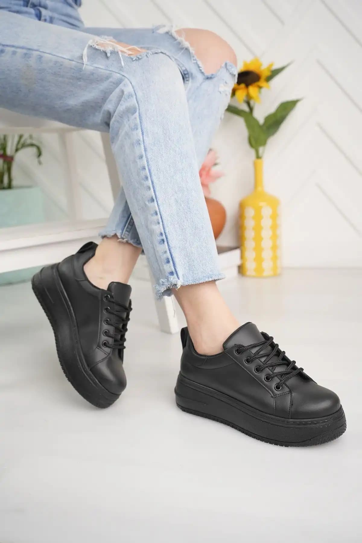 İmerShoes ve RİVOLİ Zerenyus Siyah Spor Ayakkabı Karşılaştırması: Hangi Model Sizin İçin Daha Uygun 2