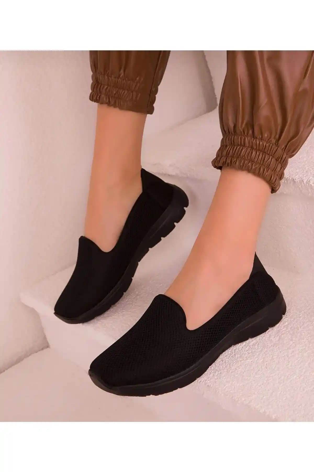 JAMASHOSE ve moun shoes Siyah Ortopedik Spor Ayakkabıları Karşılaştırması