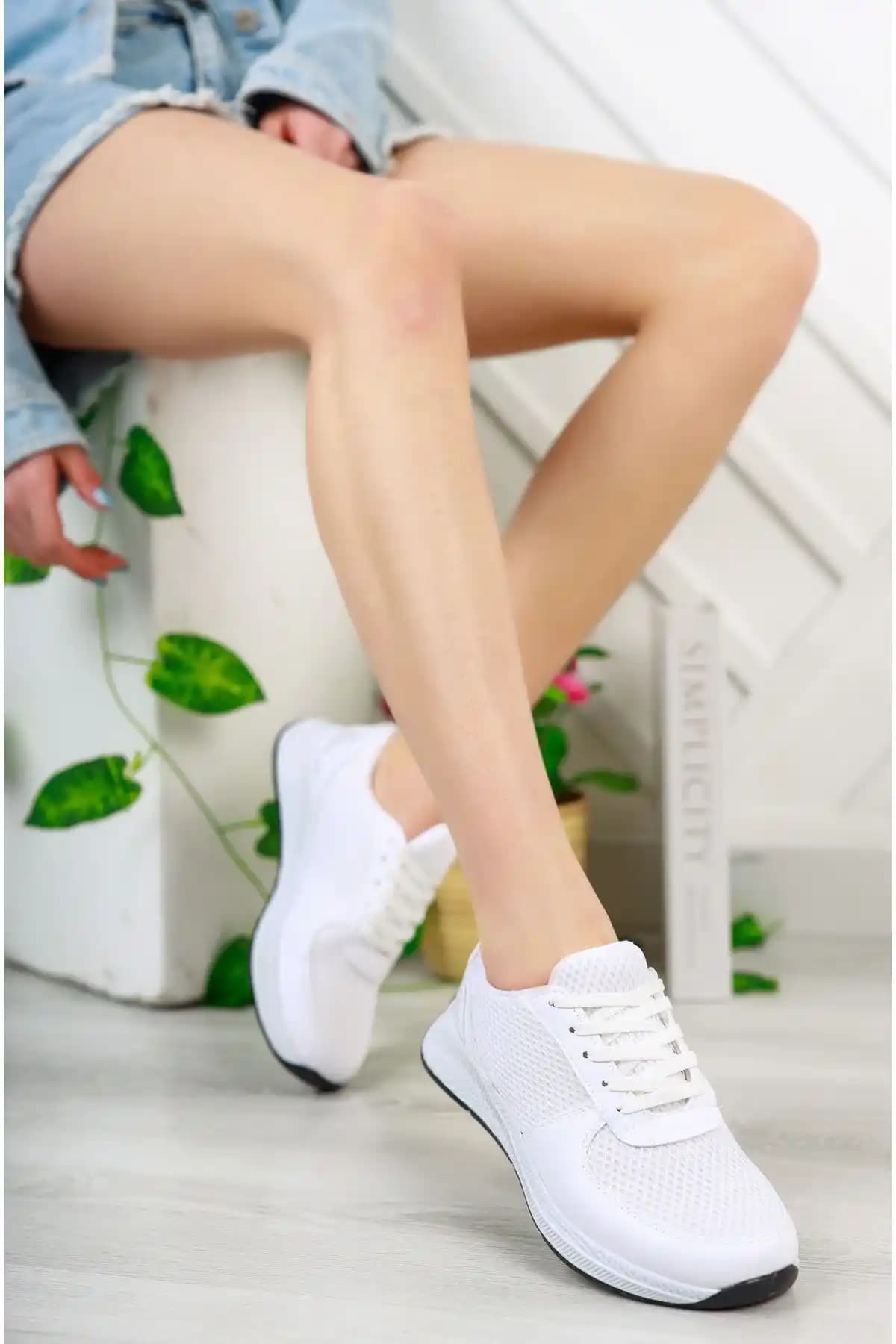 Kadın Sneaker Karşılaştırması: Aleza Shoes ve SOHO Beyaz-Beyaz Modellerinin Özellikleri