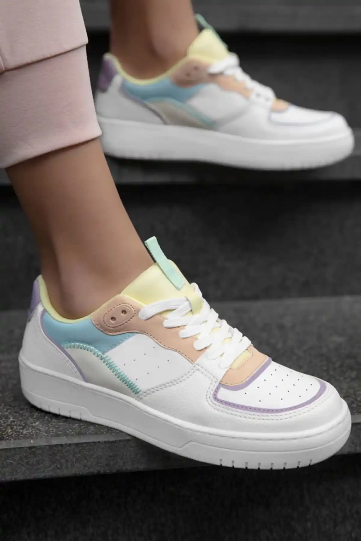 Kadın Sneakers Karşılaştırması: Dark Seer DS Alley ve İnan Ayakkabı Modelleri