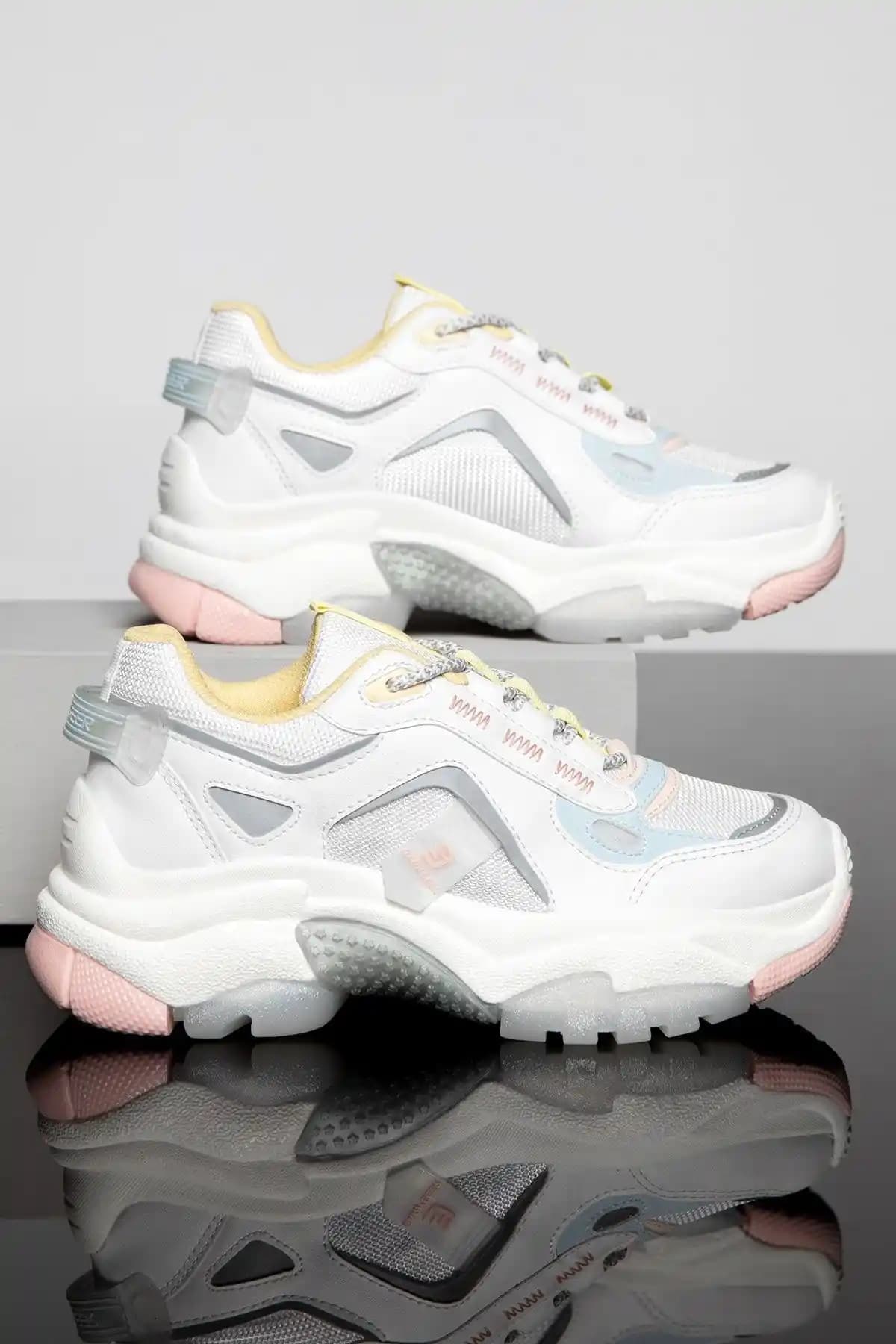 Kadın Spor Ayakkabıları Karşılaştırması: Dark Seer Ds Linda ve Tomsking Modelleri