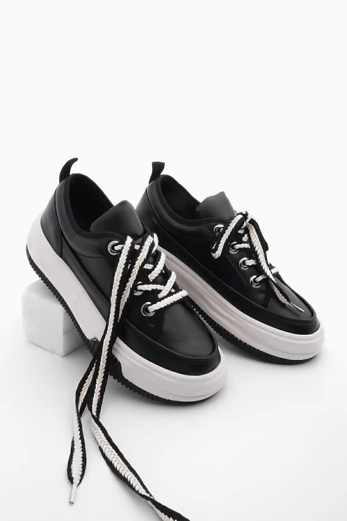 Kadın Spor Ayakkabısı Karşılaştırması: Marjin Rova ve Tonny Black Modelleri