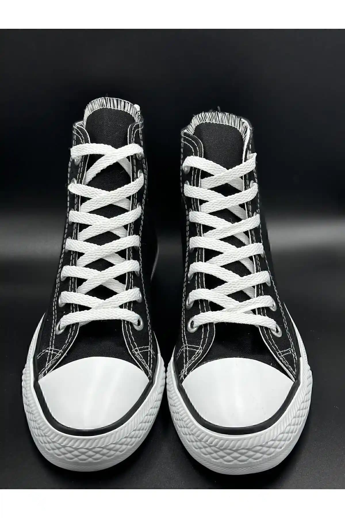 OUTLET ve StWenn Spor Ayakkabıları Karşılaştırması: Hangi Model Daha Uygun