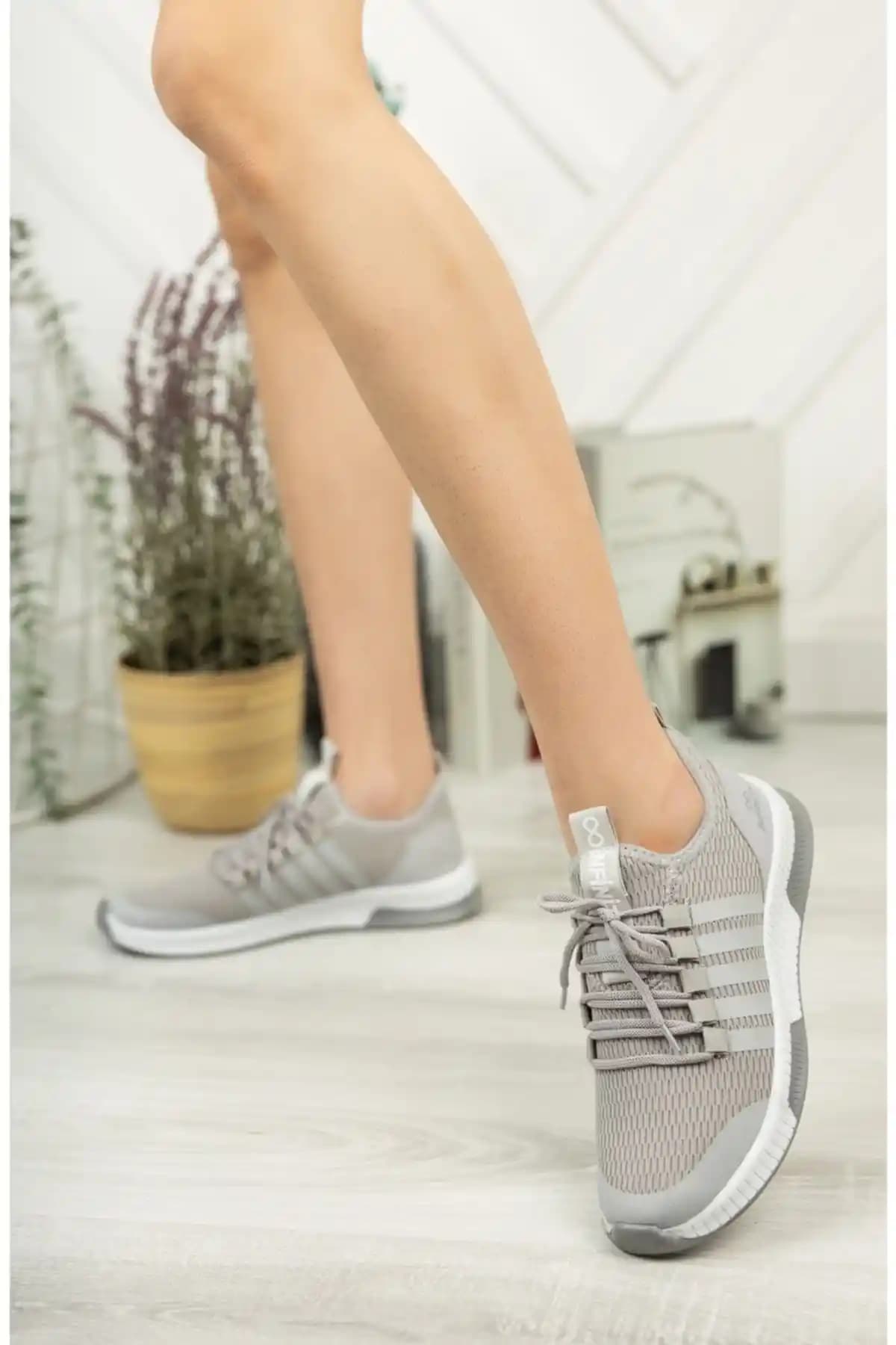 Pasyone Gri ve Siyah Sneaker Karşılaştırması: Özellikler ve Kullanıcı Yorumları