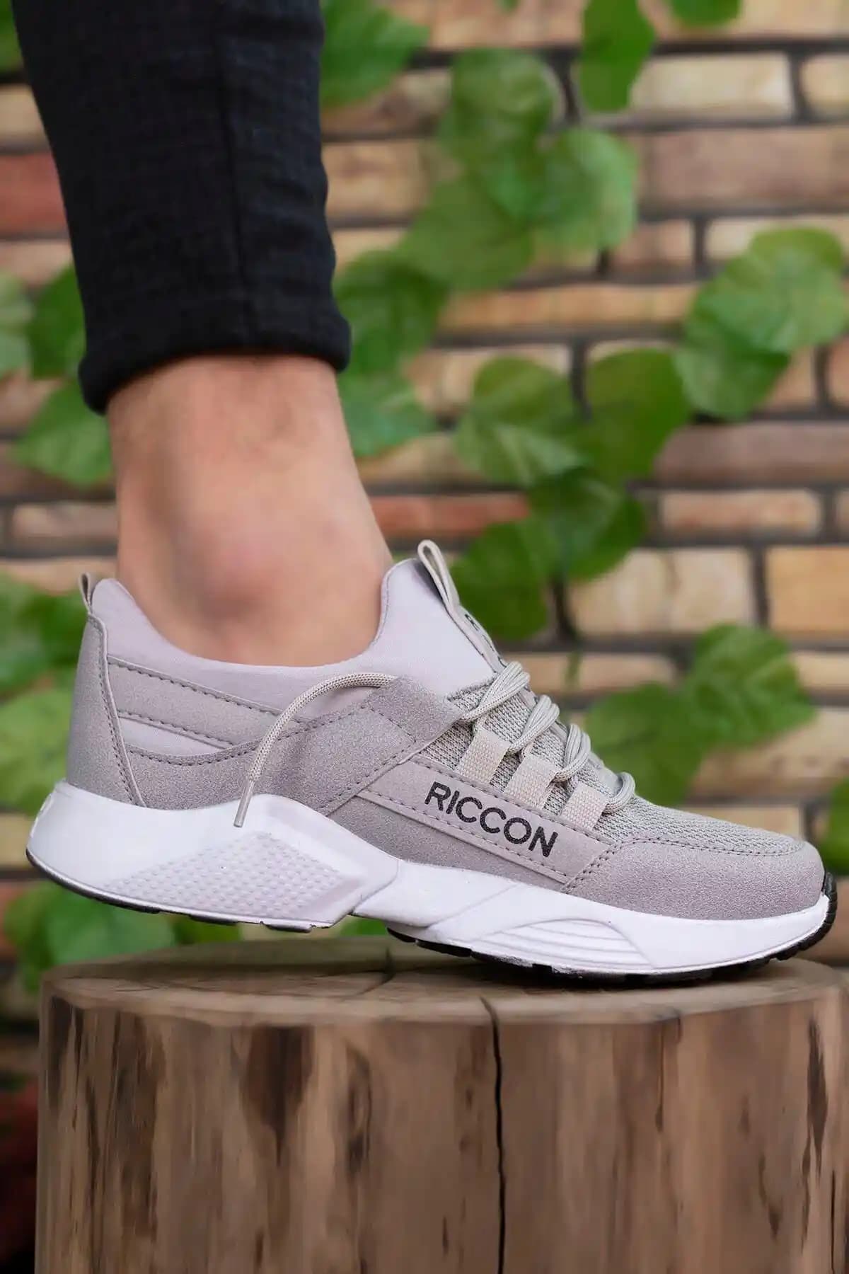 Riccon Unisex Spor Ayakkabıları Karşılaştırması: Buz Renk ve Haki Siyah Modelleri