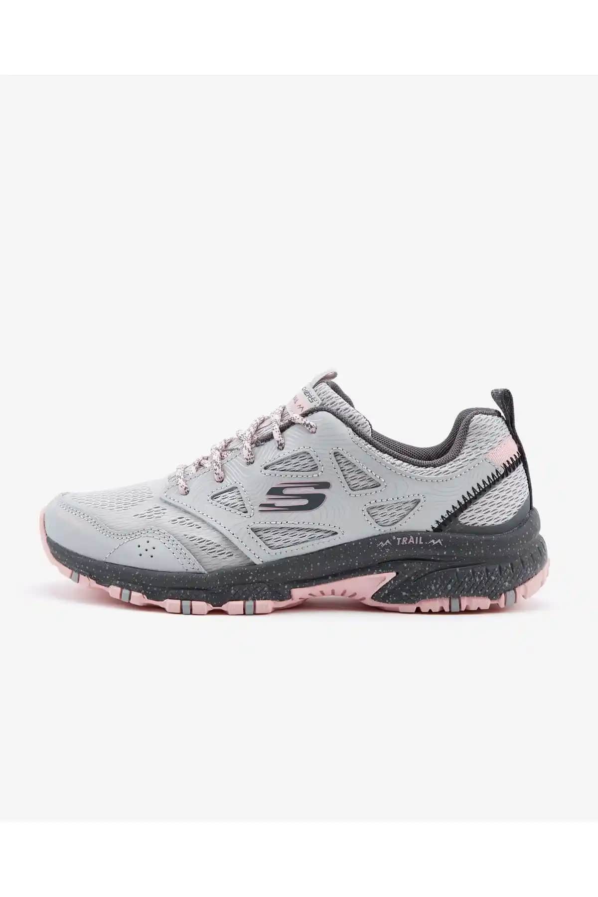 Skechers Hillcrest ve Summits Modellerinin Detaylı Karşılaştırması