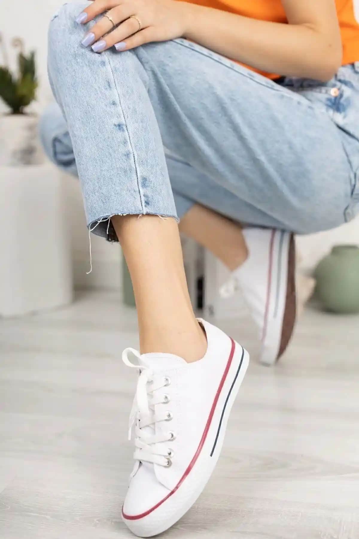 wemodaa Spor Ayakkabı Karşılaştırması: Unisex Beyaz Modellerin Özellikleri ve Kullanıcı Yorumları