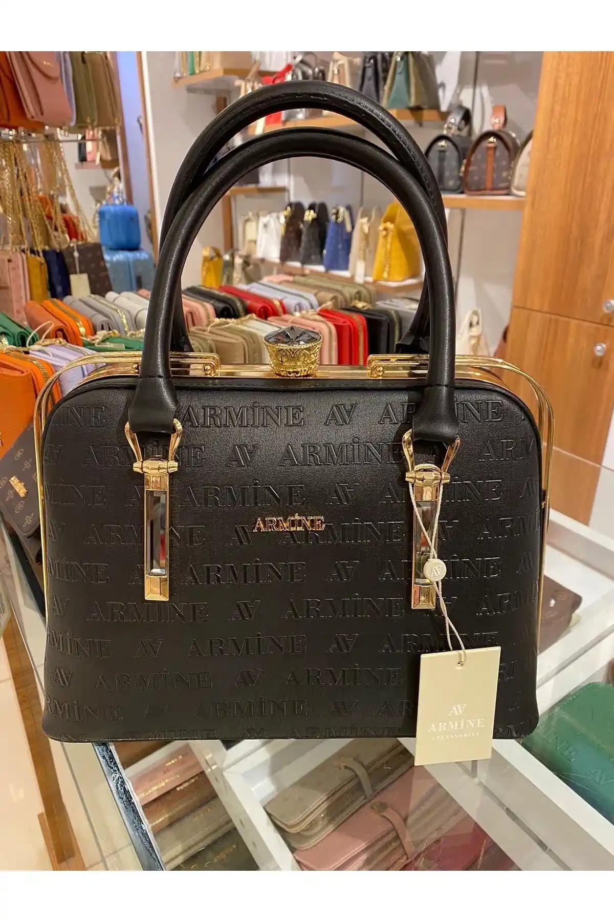 Armine Kadın Çanta ve Omuz Çantası Karşılaştırması: Özellikler ve Kullanıcı Yorumları