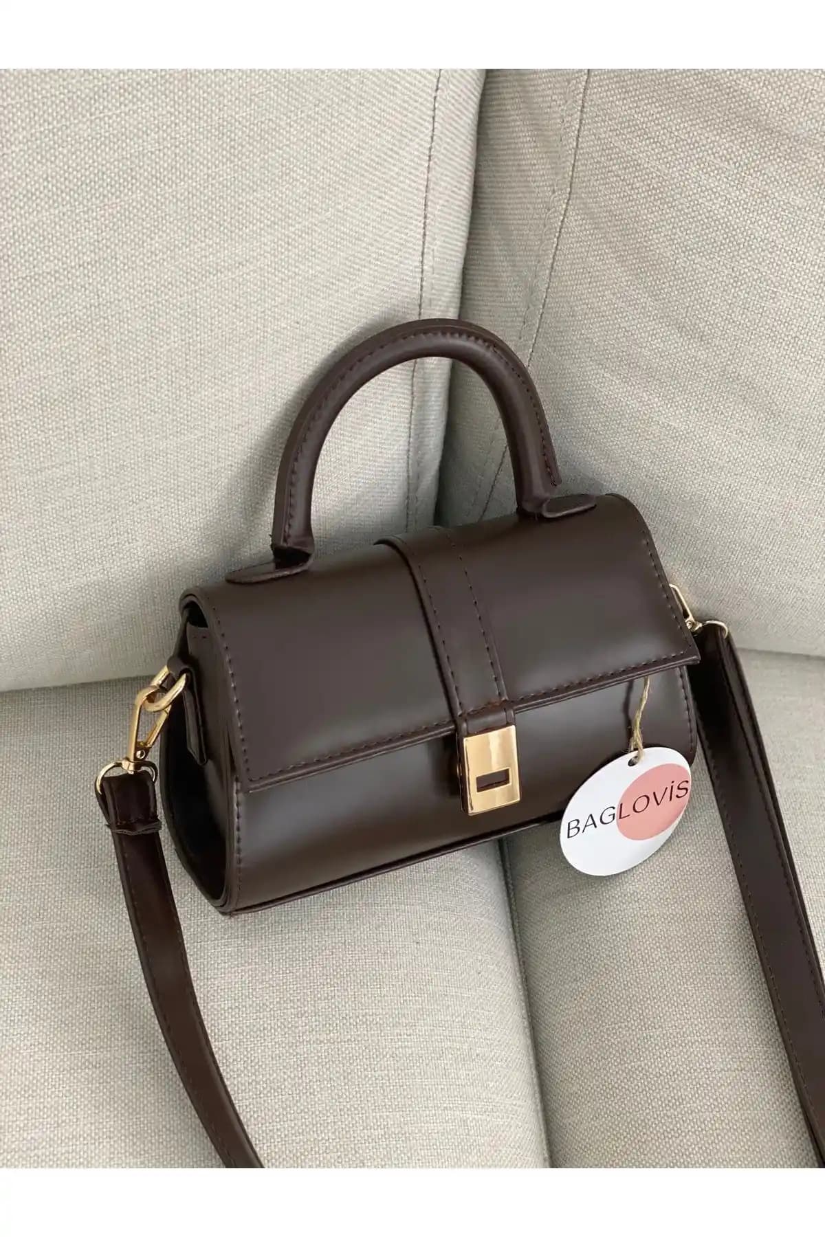 BAGLOVİS Miknatıs Detaylı Kahve ve Kadın Omuz Çantası Karşılaştırması