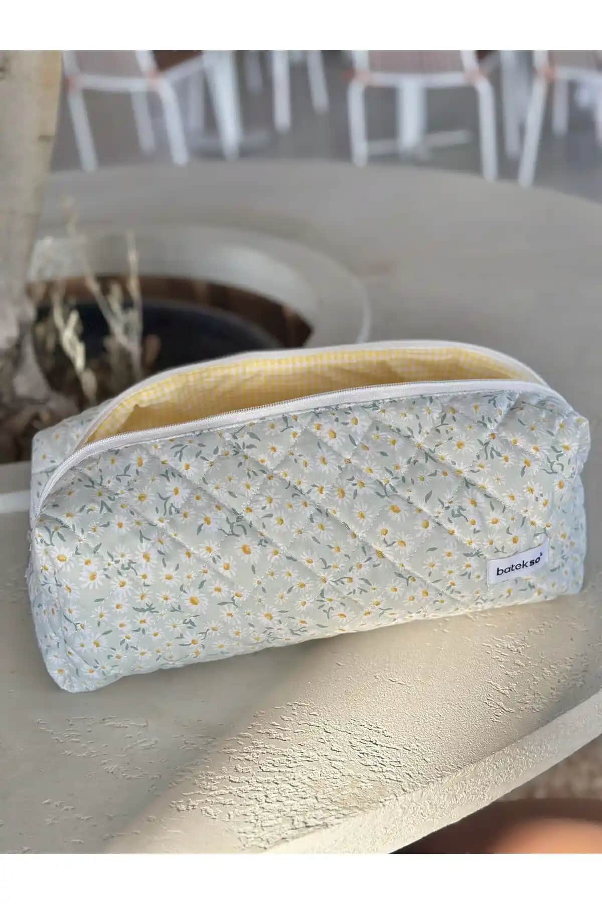 Batekso Seyahat Çantaları Karşılaştırması: Papatya ve Gül Desenli XL Modeller