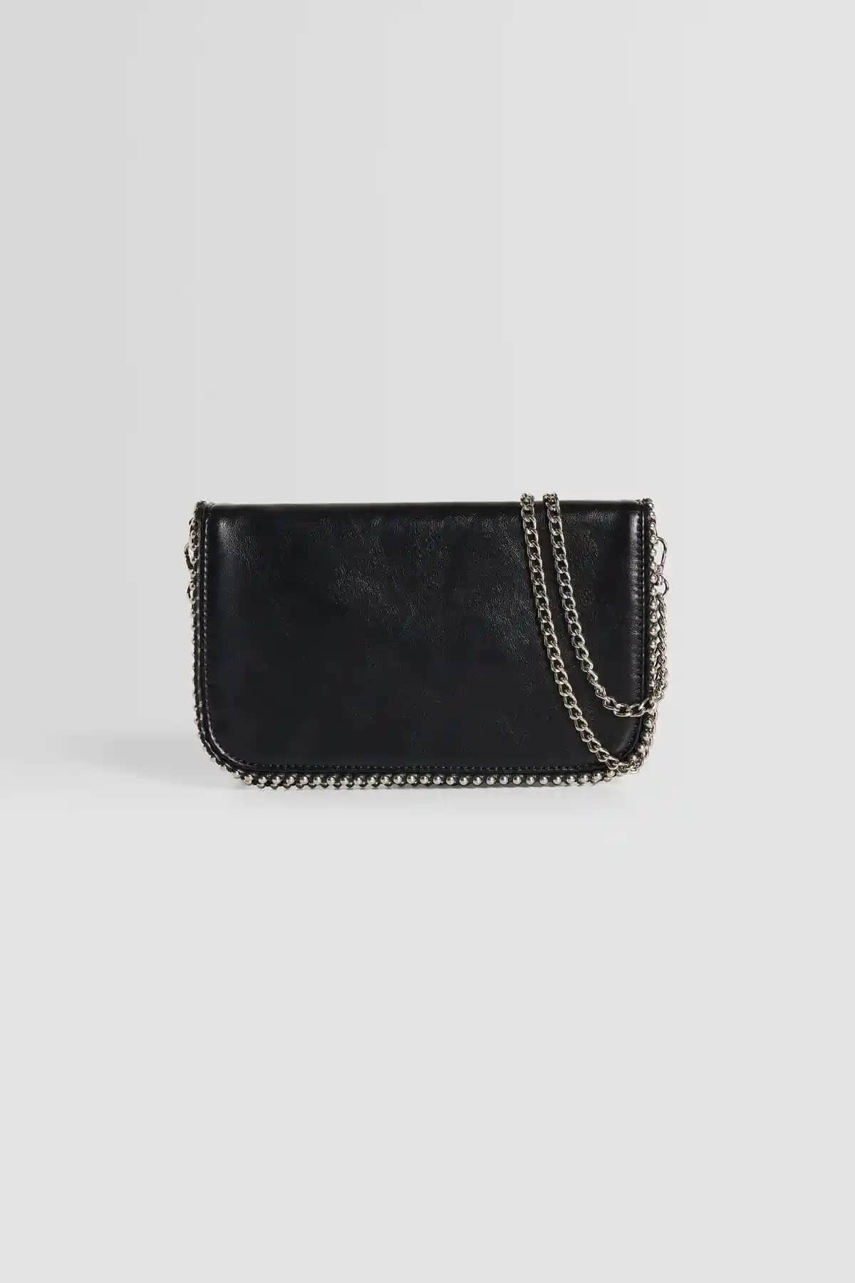 Bershka ve Stradivarius Mini Çantaların Özellikleri ve Karşılaştırması