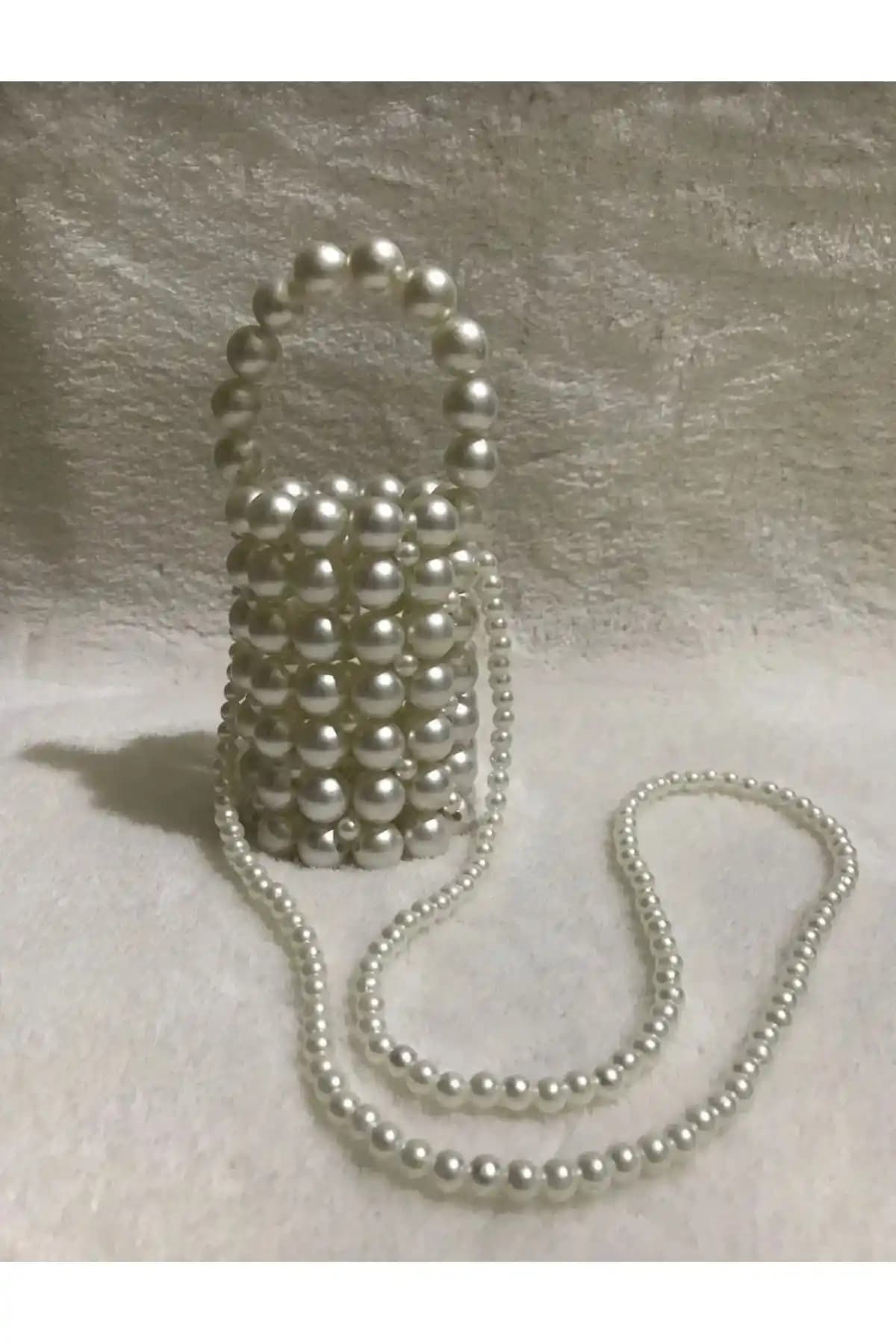 CandyLand ve NY BAGS İnci Çantaların Karşılaştırması: Şıklık ve Kullanım Kolaylığı Analizi