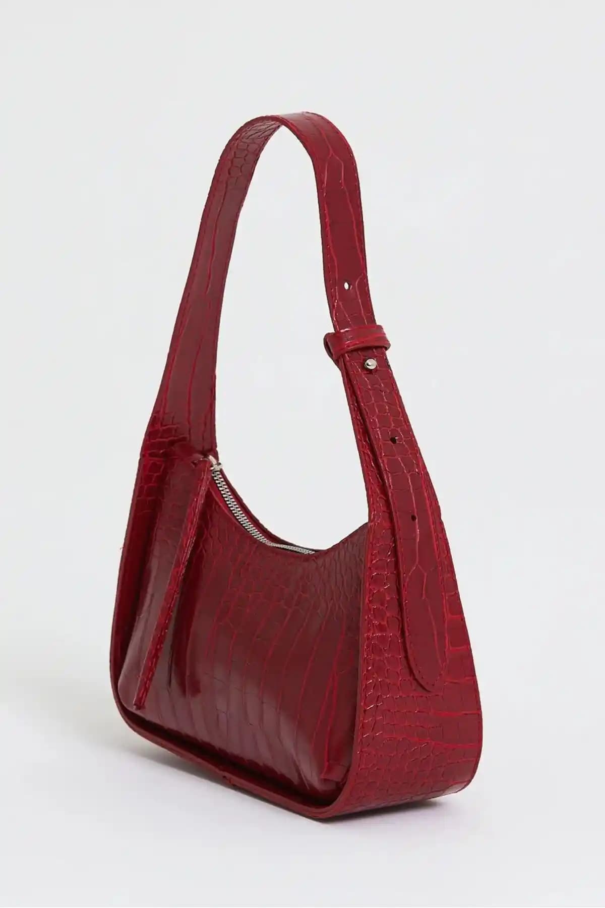 Çanta Karşılaştırması: thegirlhouse Kroko Desen ve Güce Siyah Baget Baguette Çantalar